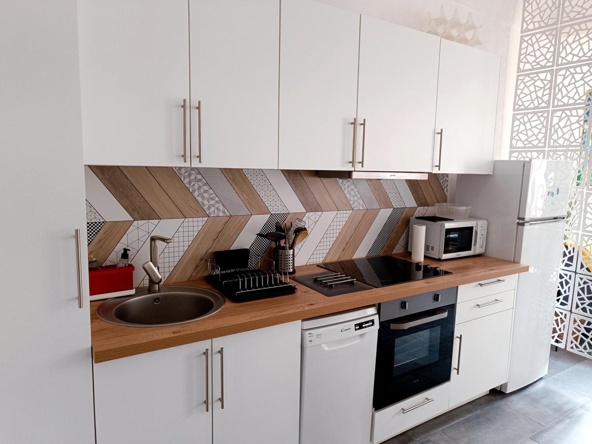 Apartment Grand 2 Pieces Renove Climatise, Vieil Antibes, Proche Port *