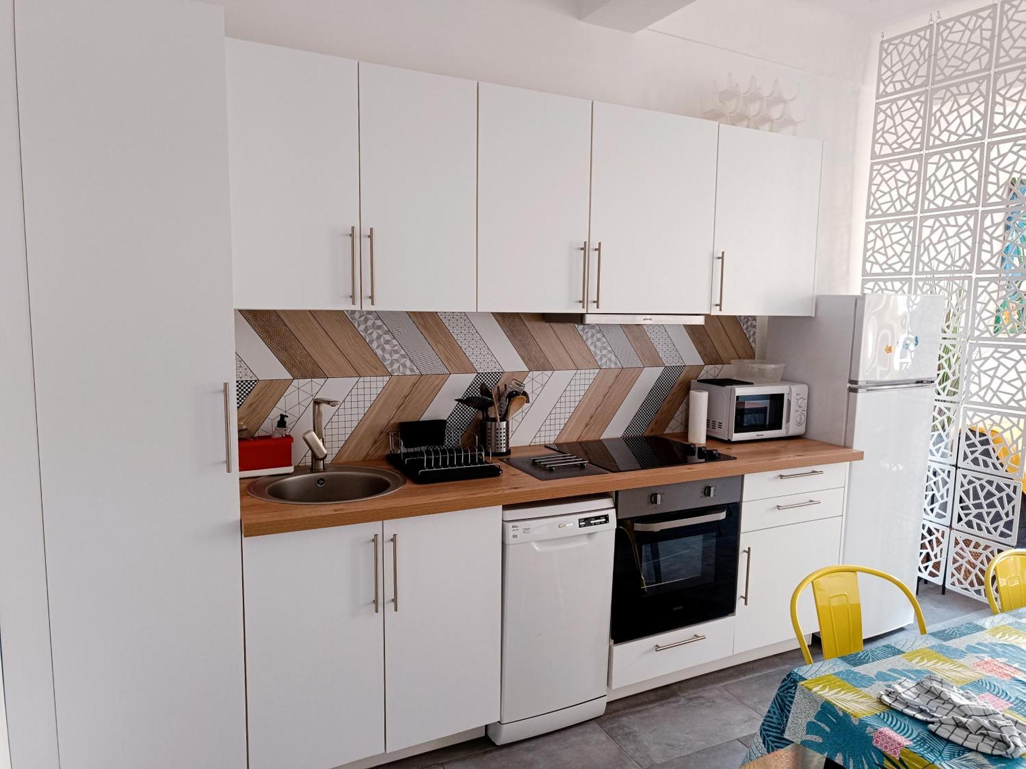 Grand 2 Pieces Renove Climatise, Vieil Antibes, Proche Port Antibes
